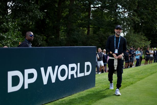 Peep Guardola, gerente de la ciudad de Manchester, observando el cuarto de Tyrrell Hatton y Tommy Fleetwood durante el Torneo BMW PGA BMW 