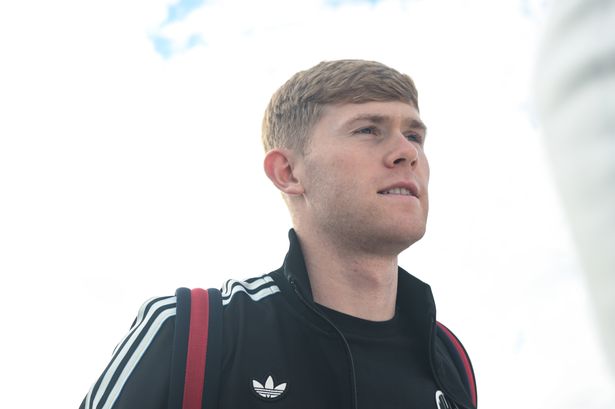 El defensor del Newcastle United Lewis Hall