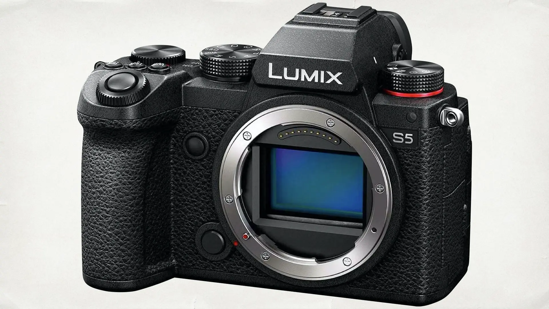 Cámara Panasonic Lumix s5 4K con montaje dimensional de salida.
