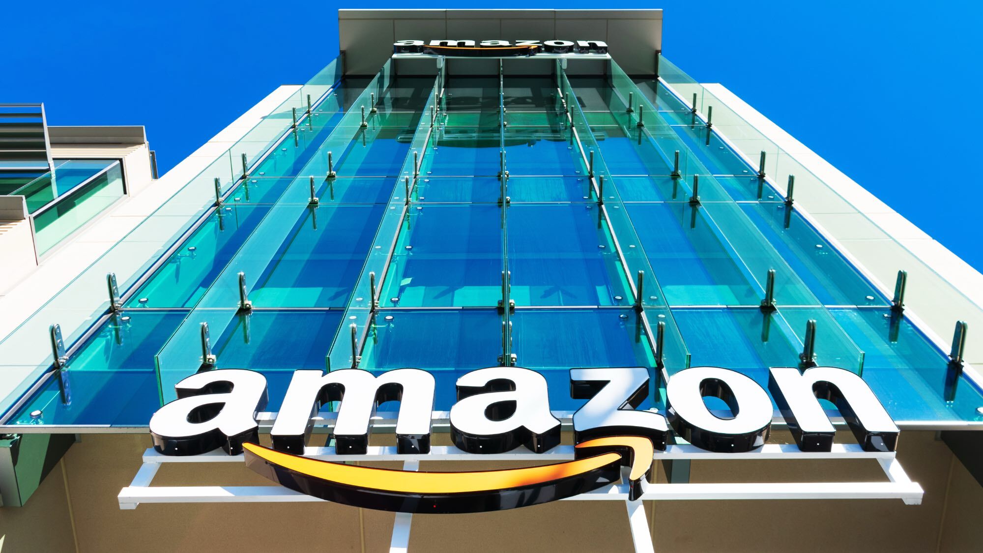 Logotipo de Amazon en la casa.
