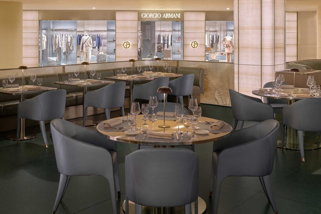 Armani / Caffè es el primer Armani en Hong Kong. Foto de : Folleto Armani / Caffè es el primer Armani en Hong Kong. Foto de : Folleto