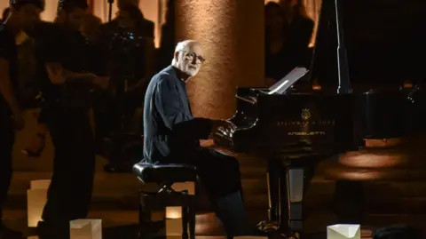 EPA Música de piano en vivo del compositor italiano Ludovico Einaudi