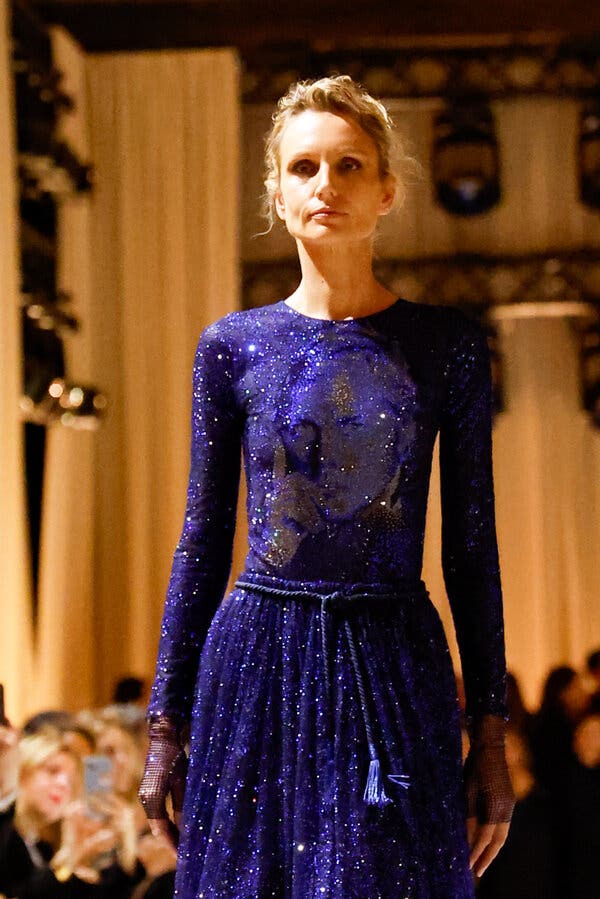 La última parte del look se presenta en el marco del desfile Armani primavera/verano 2026