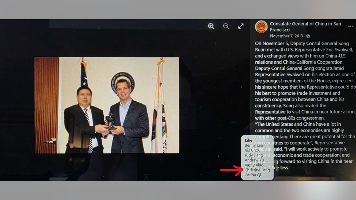 Eric Swalwell estuvo junto al máximo defensor chino en 2013